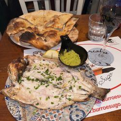 Burro e Sugo - Le spigola y la focaccia de entrada