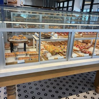 Paris Baguette - Bakeries Near Me - Buford, Georgia