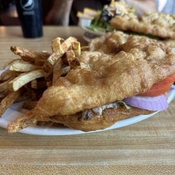 Olde Bridge Grill - Smażony chleb Navajo z wołowiną.