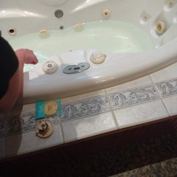 Nordic Village Resort - This is the second bleach run through and I am scrubbing all jets with a toothbrush and bleach - Resorts Near Me - Jackson, New Hampshire