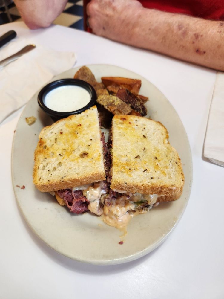 JOE FRIDAY’S DINER Updated September 2024 40 Photos & 32 Reviews