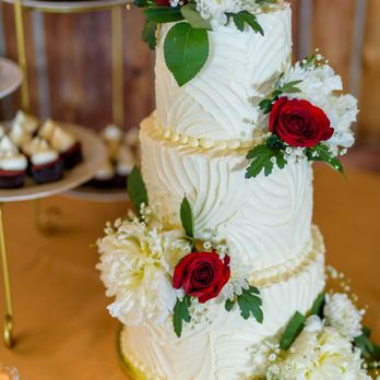 Bella Bella Cupcakes - Just beautiful, not to mention the best cake I have EVER had - Desserts Near Me - Silverdale, Washington Bella Bella Cupcakes - Just beautiful, not to mention the best cake I have EVER had - Desserts Near Me - Silverdale, Washington