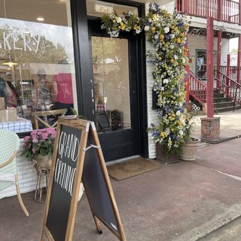 Buttercup Bakery - Bakeries Near Me - Tomball, Texas