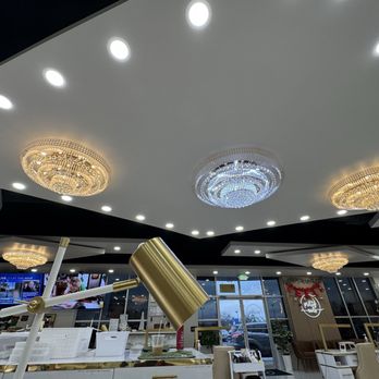 Pretty Nails - Beautiful decor - Nail Salons Near Me - Troy, Ohio