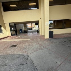 Dr. Black's Eye Associates - Entrance and drop off area for the Medical Arts building