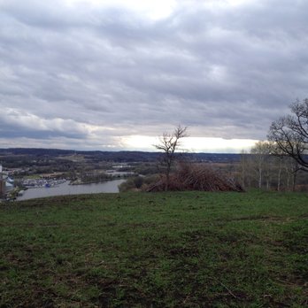 Barn Bluff - West side looking down across the harbor - Hiking Near Me - Red Wing, Minnesota Barn Bluff - West side looking down across the harbor - Hiking Near Me - Red Wing, Minnesota