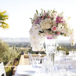 Ana Flowers & Gifts - The most beautiful center piece...