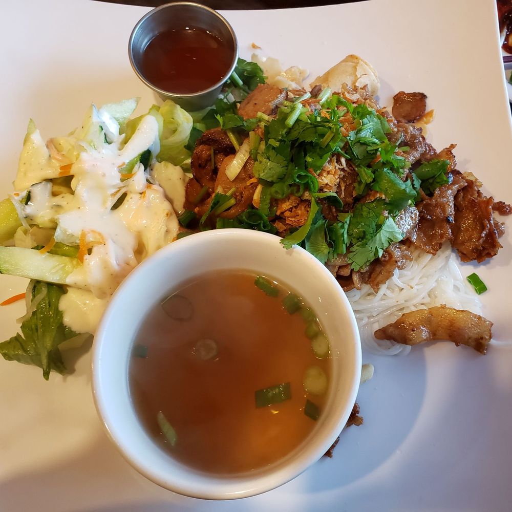 Pho Che - Bbq pork w. spring roll vermicelli - Vietnamese Near Me - Flushing, New York Pho Che - Bbq pork w. spring roll vermicelli - Vietnamese Near Me - Flushing, New York