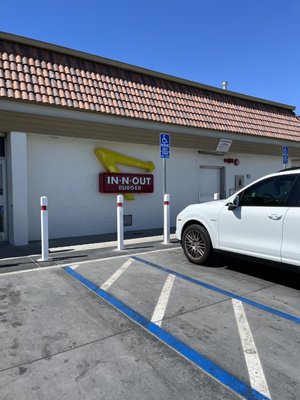 In-N-Out Burger by null