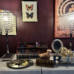 Nail bar!