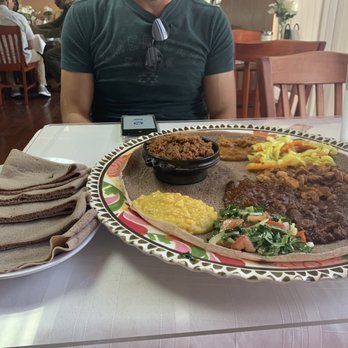 Mesob Cafe - Ethiopian Near Me - Virginia Beach, Virginia
