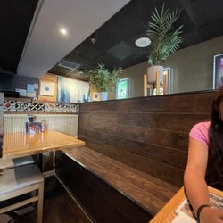 Tokyo Ramen - Restaurant seating