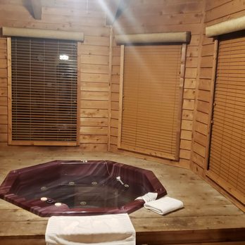 Forrest Hills Resort - Cabin 17 - Venues & Event Spaces Near Me - Dahlonega, Georgia
