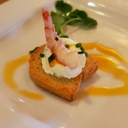 Fresh shrimp and goat cheese on bruschetta (complimentary)