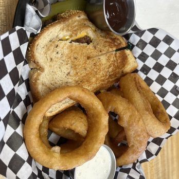 California Al's Restaurant - Patty melt and homemade onion rings - Breakfast & Brunch Near Me - Lodi, California California Al's Restaurant - Patty melt and homemade onion rings - Breakfast & Brunch Near Me - Lodi, California
