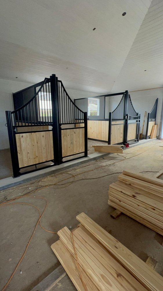 Slide of Leo Construction Roofing