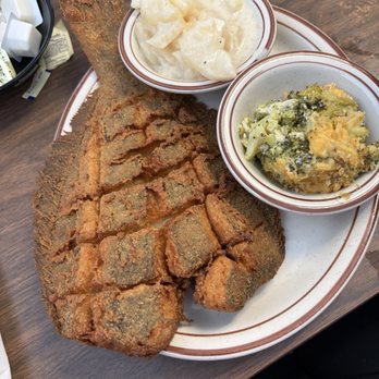 Hoskins Restaurant - Whole fried flounder, scalloped potatoes and overcooked broccoli casserole - Seafood Near Me - North Myrtle Beach, South Carolina