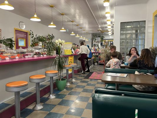 Zinnia’s Dinette by null