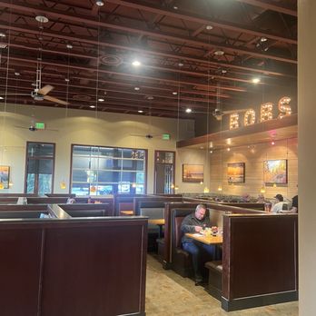Bob's Burgers & Brew - A different angle of the dining room - American Near Me - Tulalip, Washington
