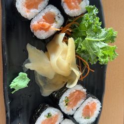 Boardwalk Bar - Salmon roll
