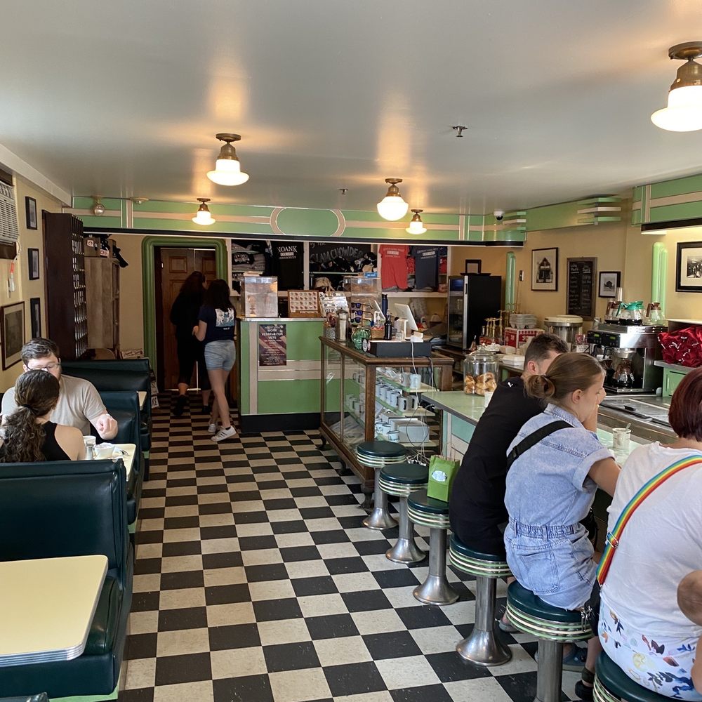 Carson's Store - Small but very friendly atmosphere. - Breakfast & Brunch Near Me - Noank, Connecticut