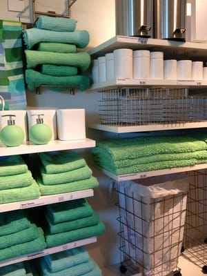 Crate & Barrel by null