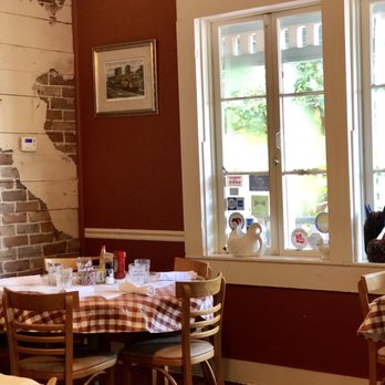 LaLou - Dining room - Breakfast & Brunch Near Me - Mandeville, Louisiana