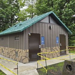 Howard Miller Steelhead Park - Brand new bathrooms!