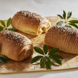 Crispy sausage croissant