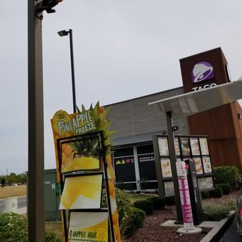 Taco Bell - Pineapple freeze sounds good - Tacos Near Me - Chicago, Illinois Taco Bell - Pineapple freeze sounds good - Tacos Near Me - Chicago, Illinois