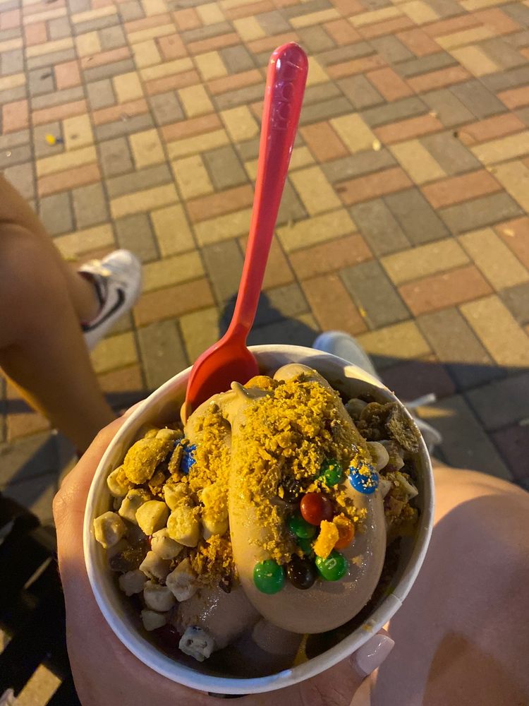 TCBY Selwyn Corners in Myers Park