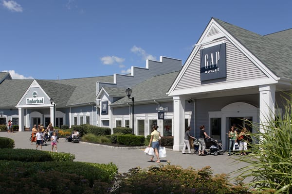 Woodbury Common Premium Outlets by null