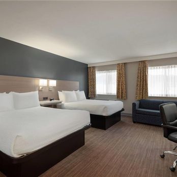 Days Inn by Wyndham - Guest room - Hotels Near Me - Kelowna, British Columbia Days Inn by Wyndham - Guest room - Hotels Near Me - Kelowna, British Columbia