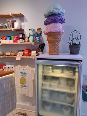 Moonmilk Ice Cream and Cake Club by null