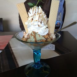 Eislounge Berg - Nussbecher