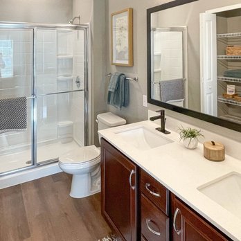Creekside Ranch - Creekside Ranch Apartments Renovated bathroom - Apartments Near Me - Bradenton, Florida Creekside Ranch - Creekside Ranch Apartments Renovated bathroom - Apartments Near Me - Bradenton, Florida