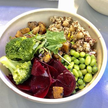 beets&roots - Protein bowl: beets, quinoa, peas, edamame, sweet potato, broccoli, almonds - Salad Near Me - Hamburg, HH