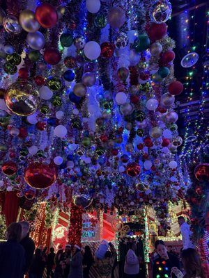 Frosty's Christmas Bar - Los Angeles by null