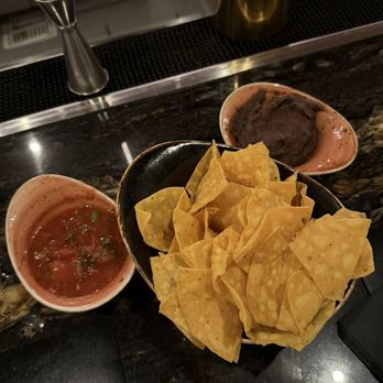 Caló Kitchen + Tequila - Chips and salsa - Cocktail Bars Near Me - Costa Mesa, California
