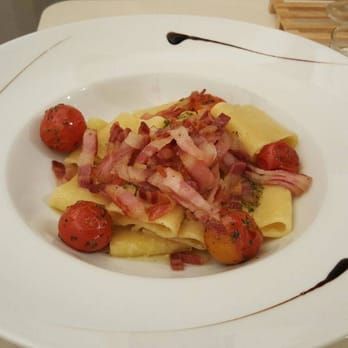 Port Ellen Clan - Paccheri napoletani, pancetta, pomodorini confit, olio profumato allo scalogno. - Tuscan Near Me - Lucca, LU Port Ellen Clan - Paccheri napoletani, pancetta, pomodorini confit, olio profumato allo scalogno. - Tuscan Near Me - Lucca, LU
