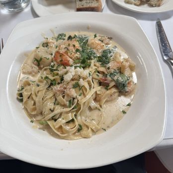 Paradiso Restaurant - Seafood pasta - Italian Near Me - San Leandro, California Paradiso Restaurant - Seafood pasta - Italian Near Me - San Leandro, California