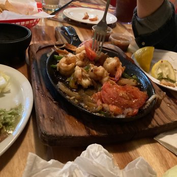 Los Tres Cochinitos - Mexican Near Me - Wilmington, California