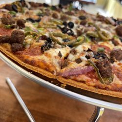 Piara Pizza - My first time here. Just ordered a pepperoni pizza. It was really good! Fresh, hot, and it actually taste good.