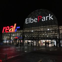 real,- - Real obchod s potravinami a pridružením tovarom Am Elbepark