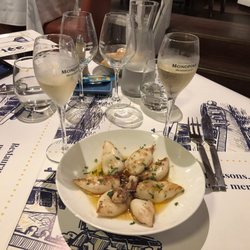 Grilled chipirones (baby squid) in delicious garlicky sauce!