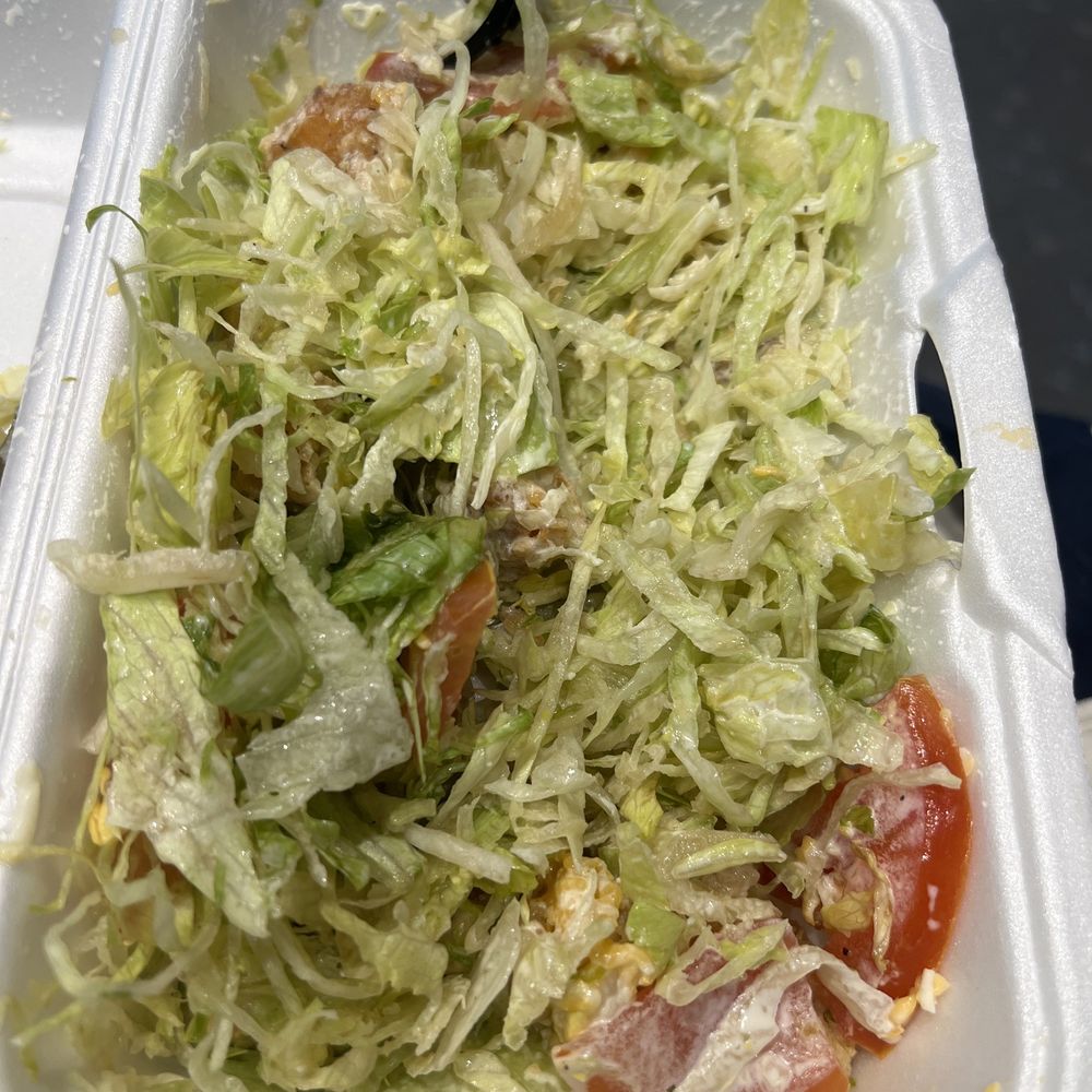 The most ugly salad I've ever gotten. Absolutely horrible, literally threw all of burger toppings in a container. Disgusting The most ugly salad I've ever gotten. Absolutely horrible, literally threw all of burger toppings in a container. Disgusting