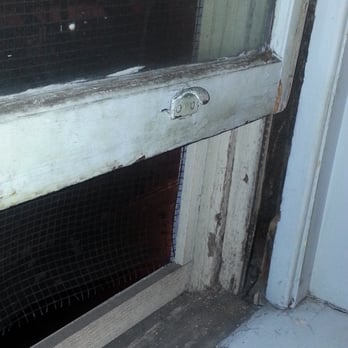 11th Avenue Hostel - Broken window would not close and it was still winter... - Hostels Near Me - Denver, Colorado