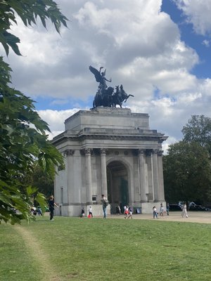 Wellington Arch by null