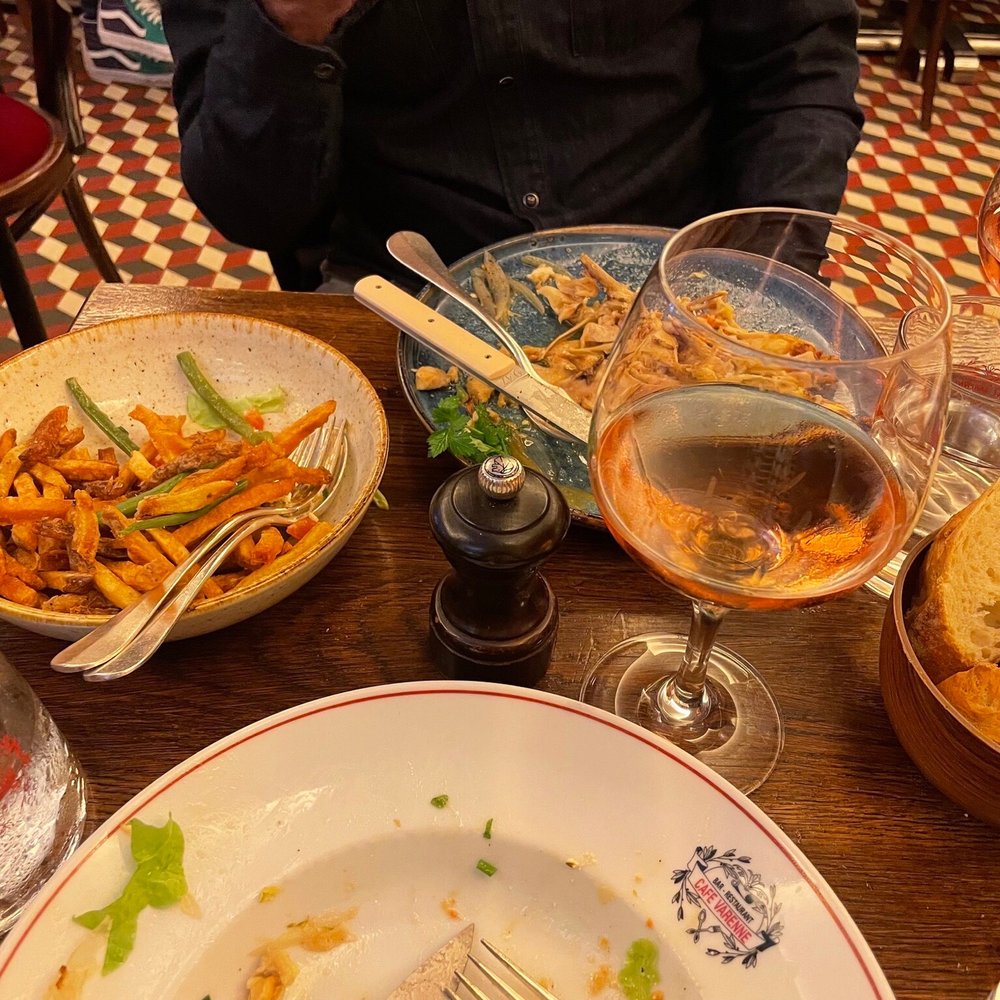 Café Varenne - Roast chicken and goat cheese salad - French Near Me - Paris, 75 Café Varenne - Roast chicken and goat cheese salad - French Near Me - Paris, 75