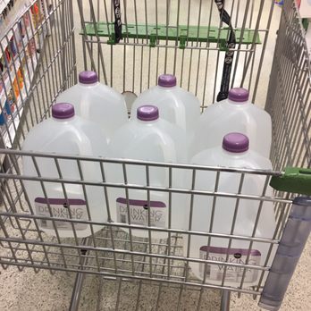 Publix - a shopping cart full of bottles of water - Drugstores Near Me - Miami, Florida